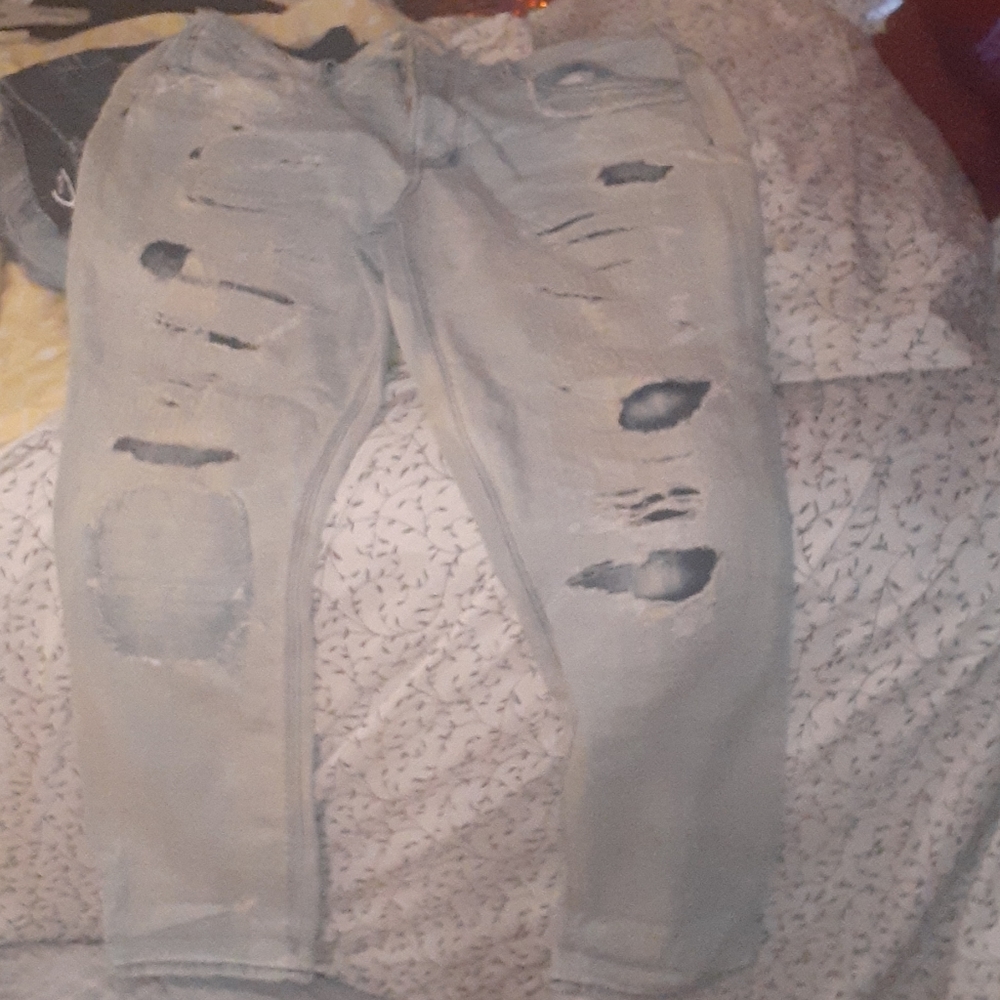 American eagle outfitters tomgirl ripped jeans